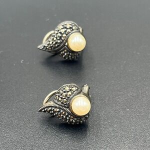 Judith Jack Designer Sterling Silver Center Pearl‎ Marcasite Leaf Clip Earrings